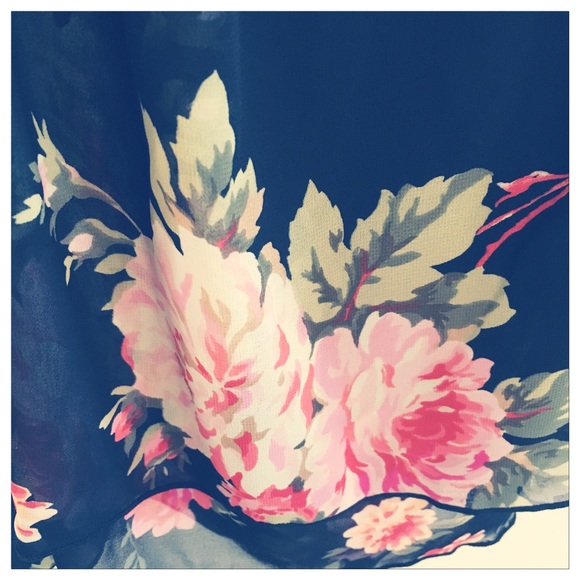 Romantic Strappy Black Pink Rose First Date Top - Picture 5 of 7